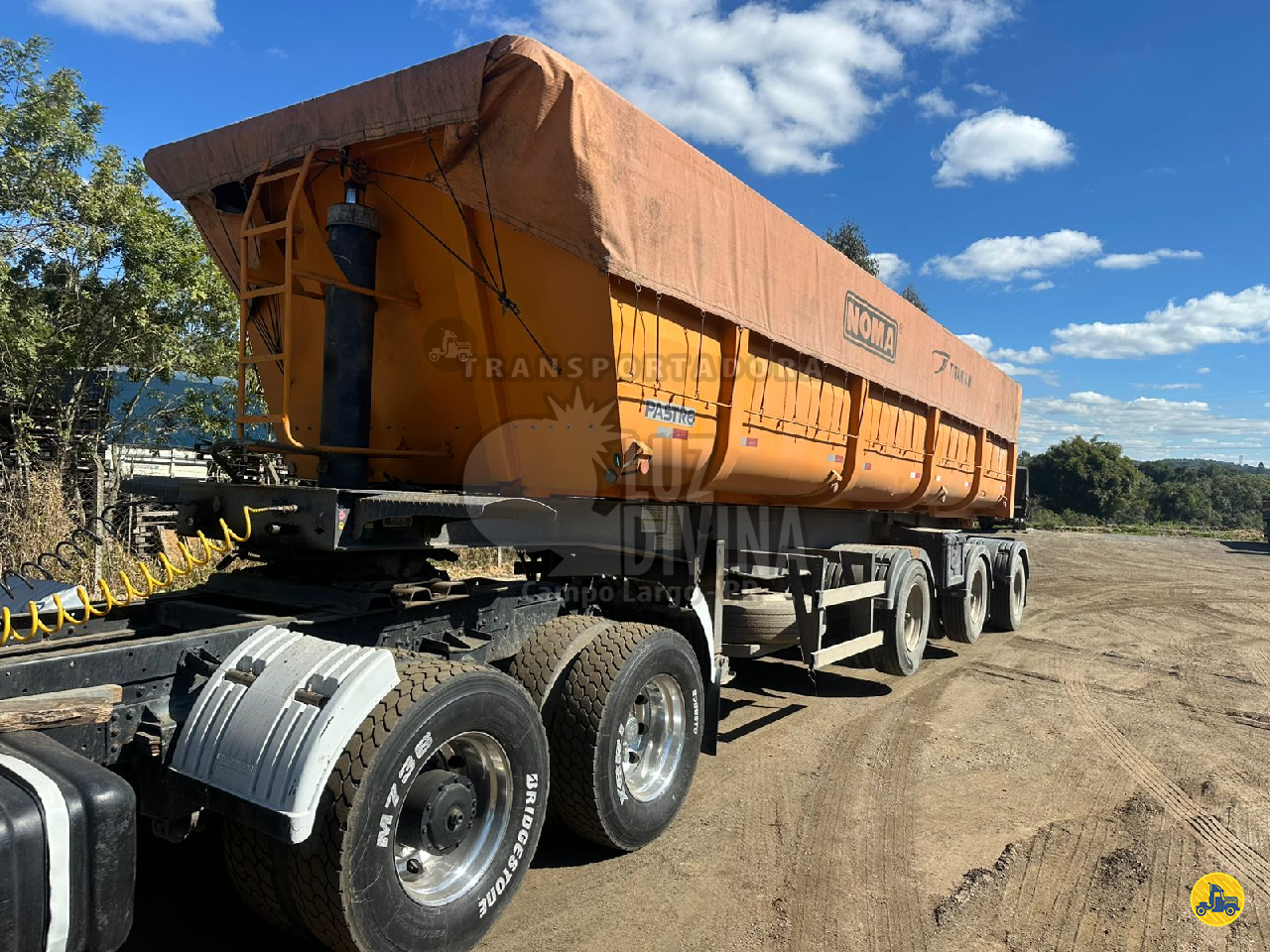 CARRETA SEMI-REBOQUE BASCULANTE Transportadora Luz Divina  CAMPO LARGO PARANÁ PR